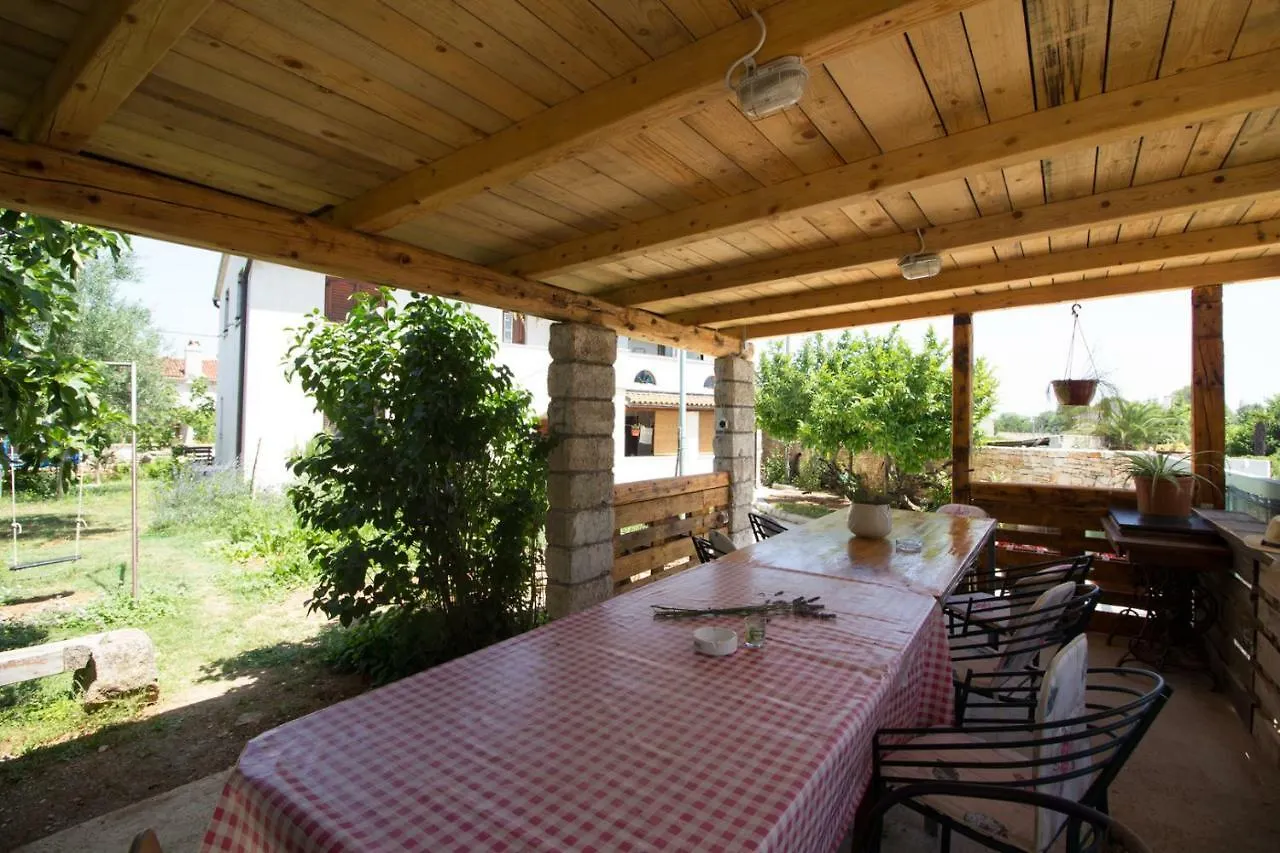 Apartment Tila In Šišan